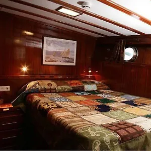 Botel Tersane Iv Vincitore 4 Di Bruno Barbieri, Palermo